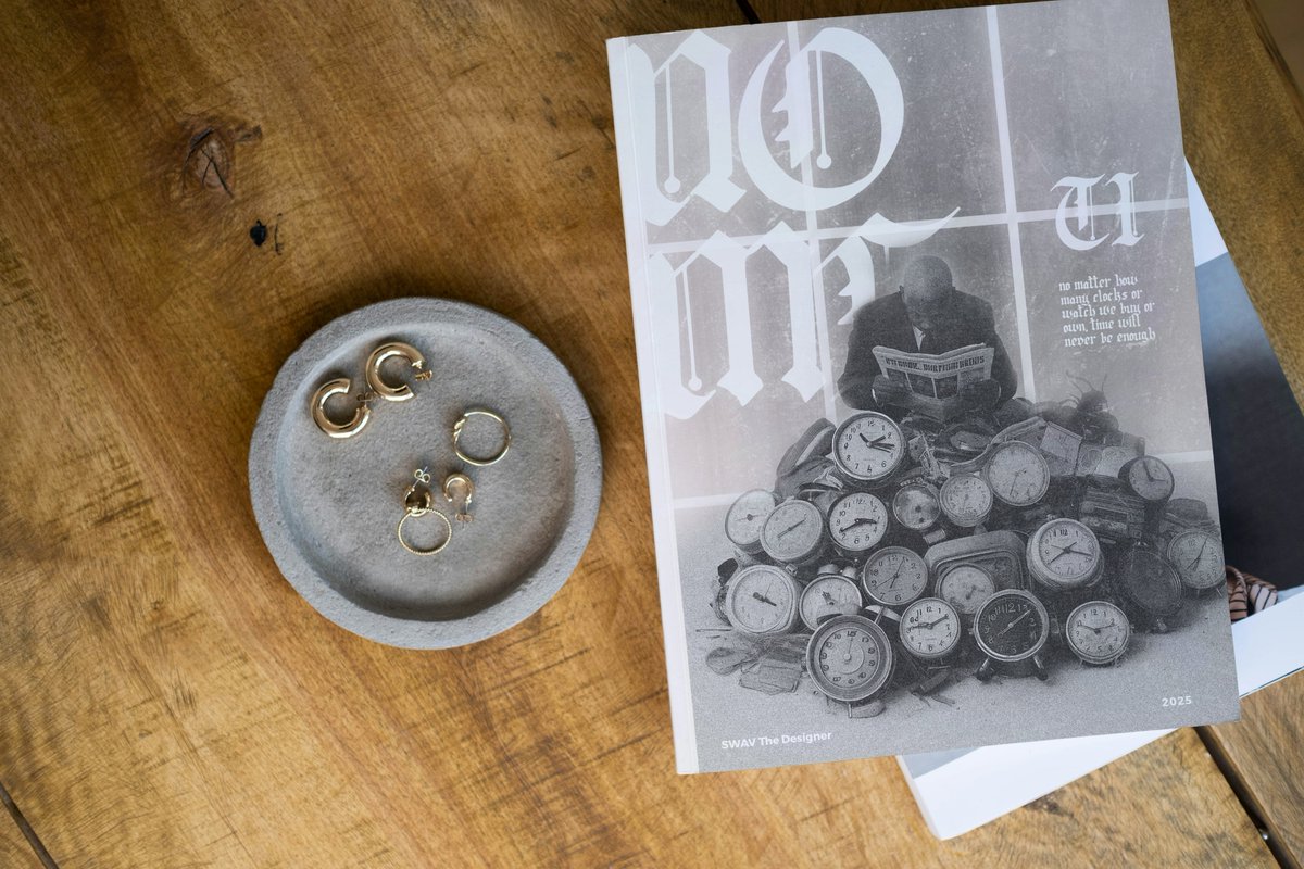 Lorita_theswav's tweet image. Day 6 of 100⌛️

We didn&apos;t create time. We can&apos;t control it. We can only manage how we move within it.  
Contentment isn&apos;t having more time; it&apos;s using what we have well.

#Swavthedesigner #100daysdesignchallenge #creativedesigner #creativegrowth