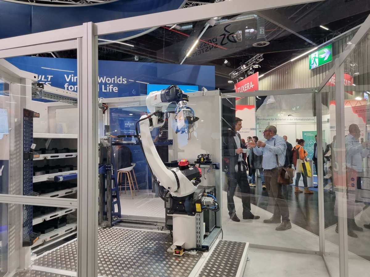 🦾 SPS 2025 – Tag 2: 

Tag 2 brachte jede Menge praxisnahe Einblicke in die Zukunft intelligenter Fertigung. Besonders im Mittelpunkt standen heute Themen rund um Automatisierung und durchgängige Engineering-Prozesse.

📍 Halle 6, Stand 108/110