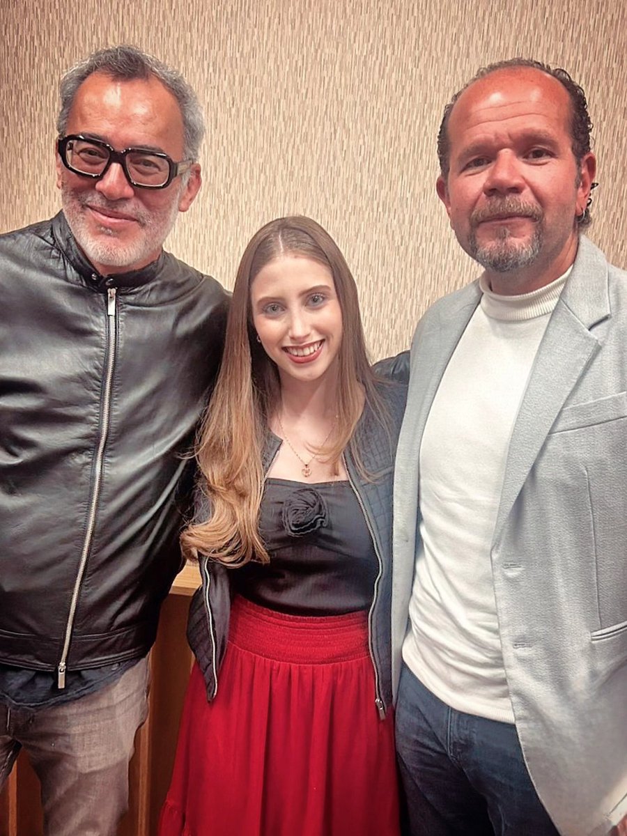 "No un paraíso, sino simplemente una comunidad." Carlos Fuentes 

Te adoro Nat <a href="/cubria_natasha/">Natasha cubria</a>

<a href="/edgarsanjuanp/">Edgar San Juan</a> <a href="/juancarlosindie/">Juan Carlos Blanco R</a>
#tespisteporocho #casielparaíso #directoresyamigos #friends #mylifeinpictures #yoveoyhagocinemexicano
 instagram.com/p/DRhlvzGDsau/…