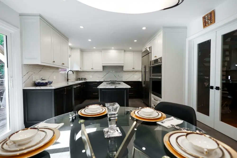 JosephKitchenON's tweet image. #Transform your #home with this stunning #customtwotonekitchen! #Solidwoodcabinetspainted in #elegant #offwhite and #stained in #richcharcoal bring the #perfectbalance of #modernstyle and #timelesscraftsmanship. josephkitchens.com
#KitchenRemodeling #GTARenovation #NorthYork