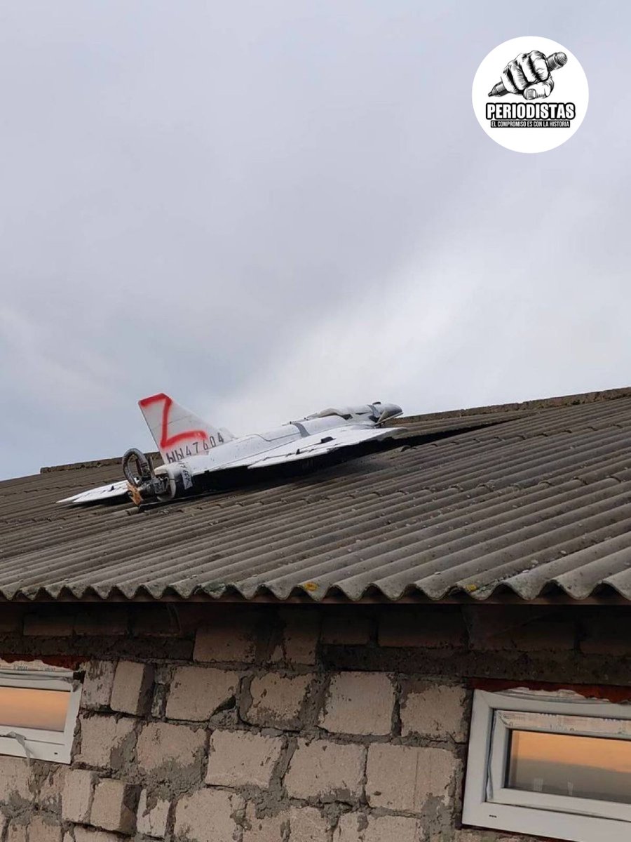 PeriodistasOax's tweet image. #Moldavia 🇲🇩🚨
Un dron cayó sobre una casa en Nizhnie Kugureshty. La policía evacuó y acordonó la zona. Zapadores verifican si hay explosivos en la vivienda afectada.
#Periodistas