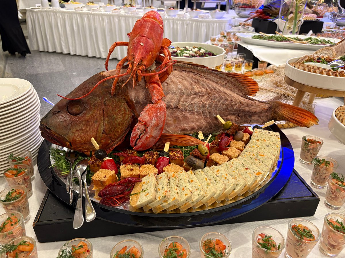 Hotel_NEPTUN's tweet image. Wir feiern noch einmal und schauen zurück auf einen grandiosen NDR Jazztime-Bigband-Ball MV im Warnemünder Hotel NEPTUN: Mehr Party geht nicht!!! 🥳Save the Date: 21.11.2026 🥳
#Jazz #Party #Events #hotels #Ball #Warnemünde #MVtutgut #Ostsee #Wellness #Urlaub #Tanz #beach #5star