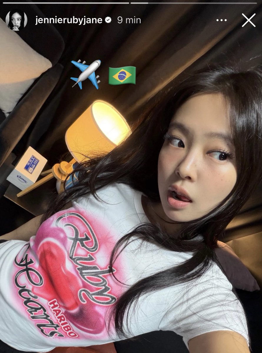 httgihhm's tweet photo. ??????? A JENNIE acabou de postar um story com um emoji de avião e a bandeira do BRASIL https://t.co/c4A1duKoNO