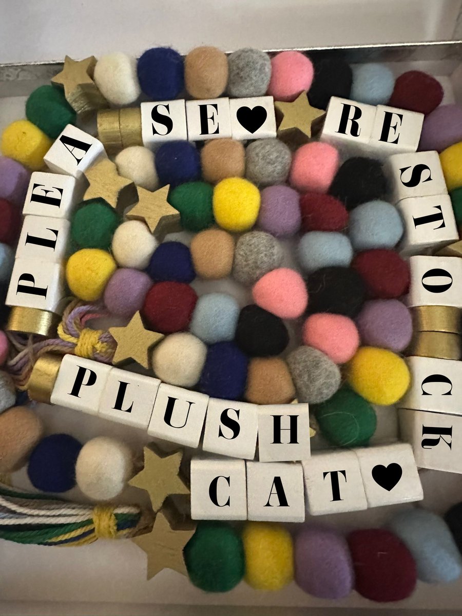 marleyharper's tweet image. i bought the garland and everything is spelled wrong 😅