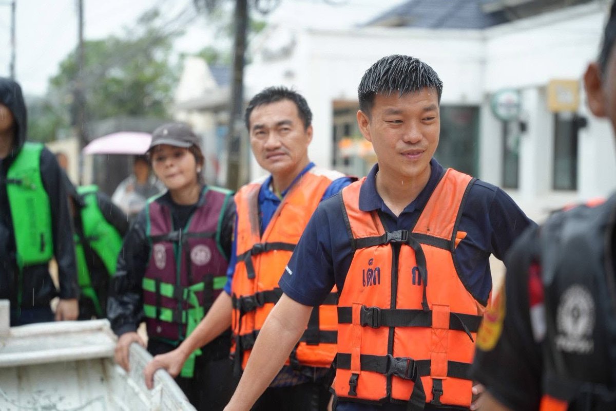 lo6dfu8jt's tweet image. โคตรเท่ห์หัวหน้าผม
ไปหาดใหญ่ไม่ต้องมีคนมารับ หาทางเข้าถึงจนได้
ทำระบบติดตามสถานการณ์โดยใช้ AI
เข้าไปด้านในจนไปช่วยประชาชน
พี่เท้งสุดอ่ะ โคตรใจ