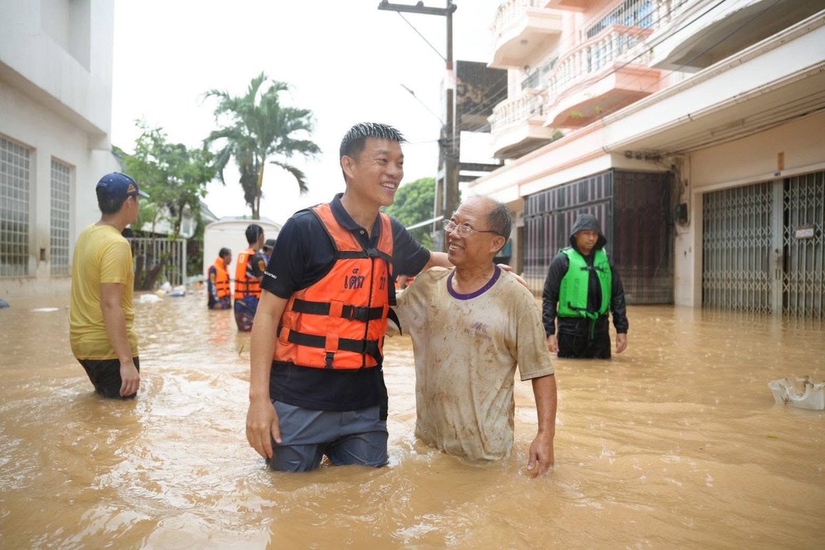 lo6dfu8jt's tweet image. โคตรเท่ห์หัวหน้าผม
ไปหาดใหญ่ไม่ต้องมีคนมารับ หาทางเข้าถึงจนได้
ทำระบบติดตามสถานการณ์โดยใช้ AI
เข้าไปด้านในจนไปช่วยประชาชน
พี่เท้งสุดอ่ะ โคตรใจ