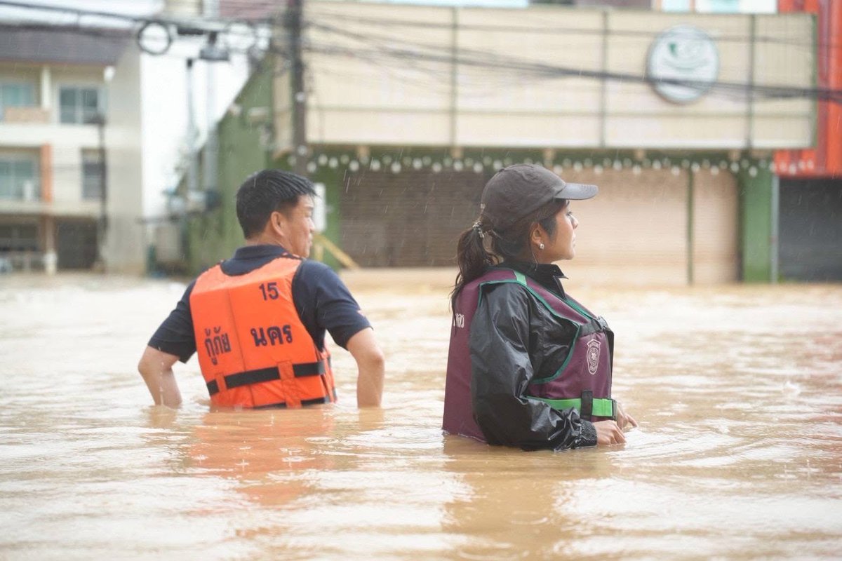 lo6dfu8jt's tweet image. โคตรเท่ห์หัวหน้าผม
ไปหาดใหญ่ไม่ต้องมีคนมารับ หาทางเข้าถึงจนได้
ทำระบบติดตามสถานการณ์โดยใช้ AI
เข้าไปด้านในจนไปช่วยประชาชน
พี่เท้งสุดอ่ะ โคตรใจ