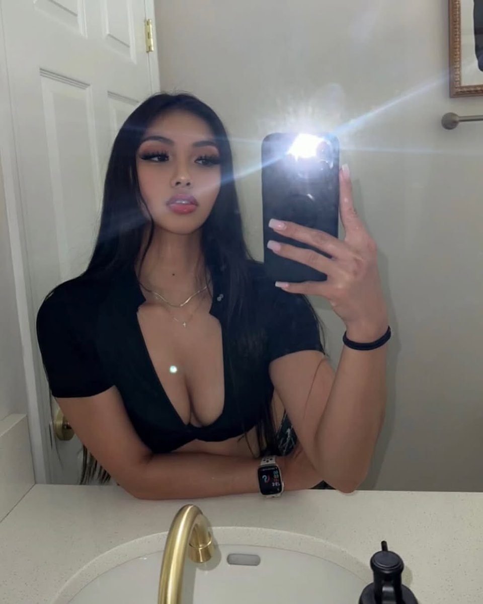 Eclipsepac's tweet image. I am so sad because nobody loves me 
They all Just want my body 💔❤️‍🩹