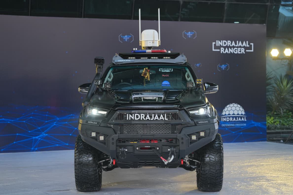 TridentxIN's tweet image. 🔴 #UPDATE 
#Indrajaal launches the Anti-Drone Patrol Vehicle ,real-time detection, AI tracking &amp;amp; neutralisation on the move.
Perfect weapon against Pakistan-origin drone drops of drugs, arms &amp;amp; explosives.
#BorderSecurity #CounterDrone