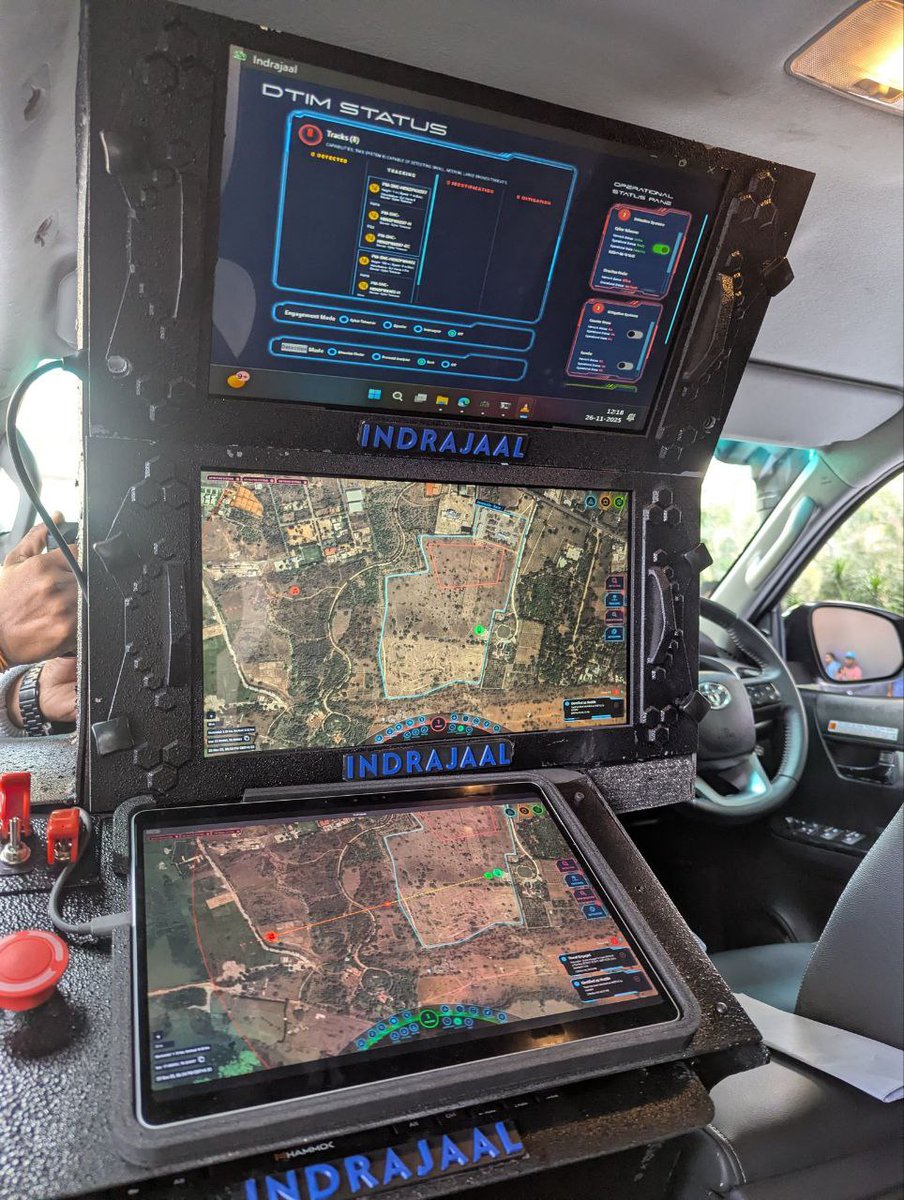TridentxIN's tweet image. 🔴 #UPDATE 
#Indrajaal launches the Anti-Drone Patrol Vehicle ,real-time detection, AI tracking &amp;amp; neutralisation on the move.
Perfect weapon against Pakistan-origin drone drops of drugs, arms &amp;amp; explosives.
#BorderSecurity #CounterDrone