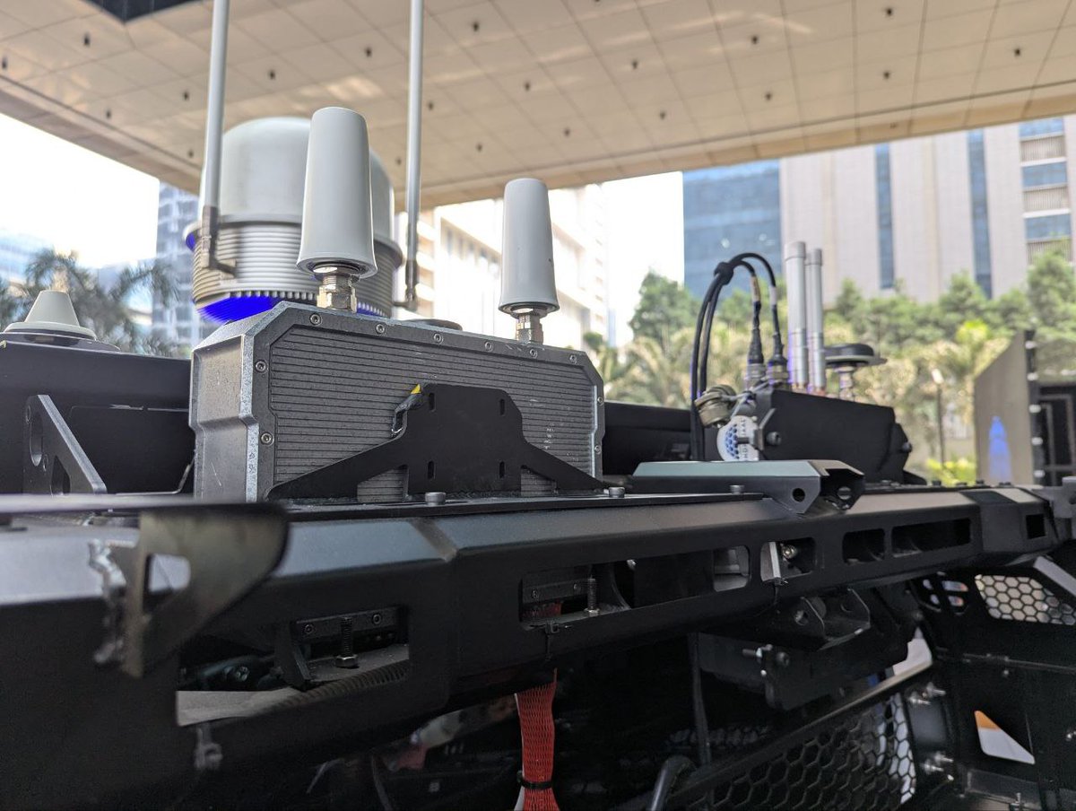 TridentxIN's tweet image. 🔴 #UPDATE 
#Indrajaal launches the Anti-Drone Patrol Vehicle ,real-time detection, AI tracking &amp;amp; neutralisation on the move.
Perfect weapon against Pakistan-origin drone drops of drugs, arms &amp;amp; explosives.
#BorderSecurity #CounterDrone