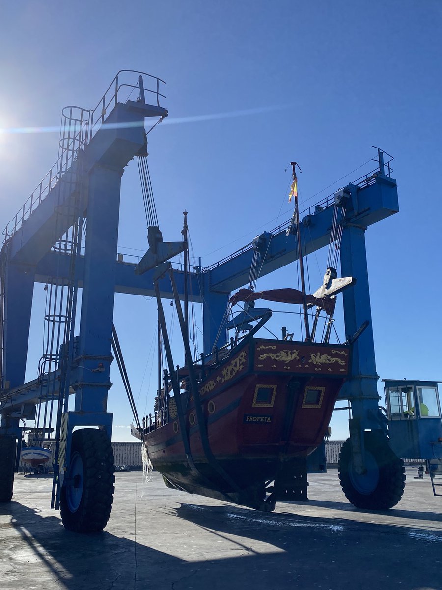 Junco_Chino's tweet image. Comenzamos con la puesta a punto 🎨🧰🔧 #vadarerolacaleta #puertolacaleta #varadero #velezmalaga #malaga #torremolinos #fuengirola #marbella #dolphins #barcheloretteparty #birthday #pirateparty #pirateboat #chinesejunkboat #juncochino #barcojuncochino #costadelsol #turismo