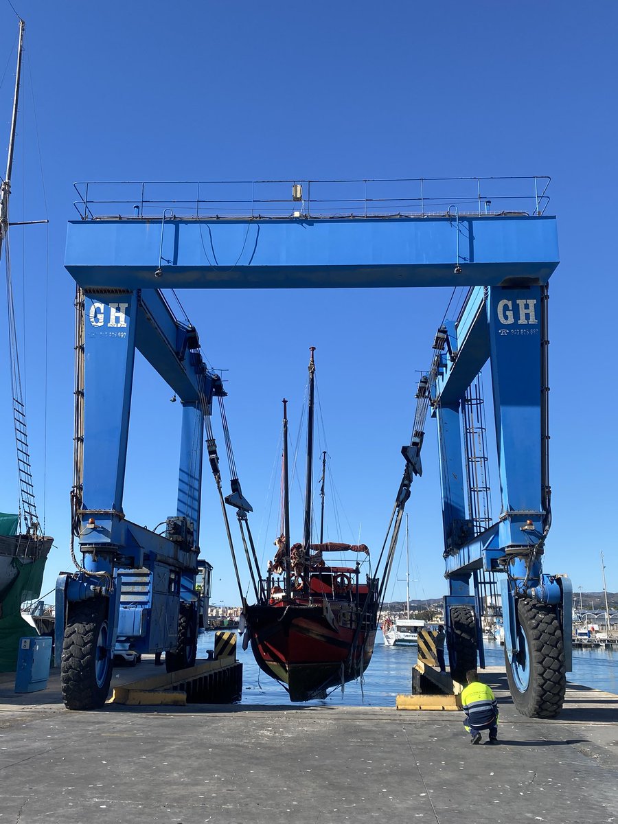 Junco_Chino's tweet image. Comenzamos con la puesta a punto 🎨🧰🔧 #vadarerolacaleta #puertolacaleta #varadero #velezmalaga #malaga #torremolinos #fuengirola #marbella #dolphins #barcheloretteparty #birthday #pirateparty #pirateboat #chinesejunkboat #juncochino #barcojuncochino #costadelsol #turismo