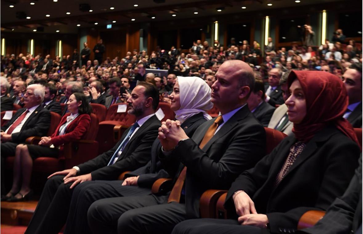 AzizAlperBiten's tweet image. 11. Türk Tıp Kurultayı vesilesiyle Sayın Cumhurbaşkanımız @RTErdogan Prof. Dr. Aziz Sancar ve diğer bilim insanlarına ödüllerini takdim ettiler.