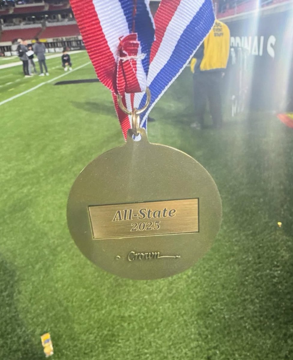 MycheleBradshaw's tweet image. I was named to the All-State Team at last night’s #KHSGFFA championship game. It’s an honor to be included with some of the best players in the state of Kentucky🙏

#AllState #KYGirlsFlagFootball #ShesNext @MikeHeuke @EasternFlag @athleticsEHS
