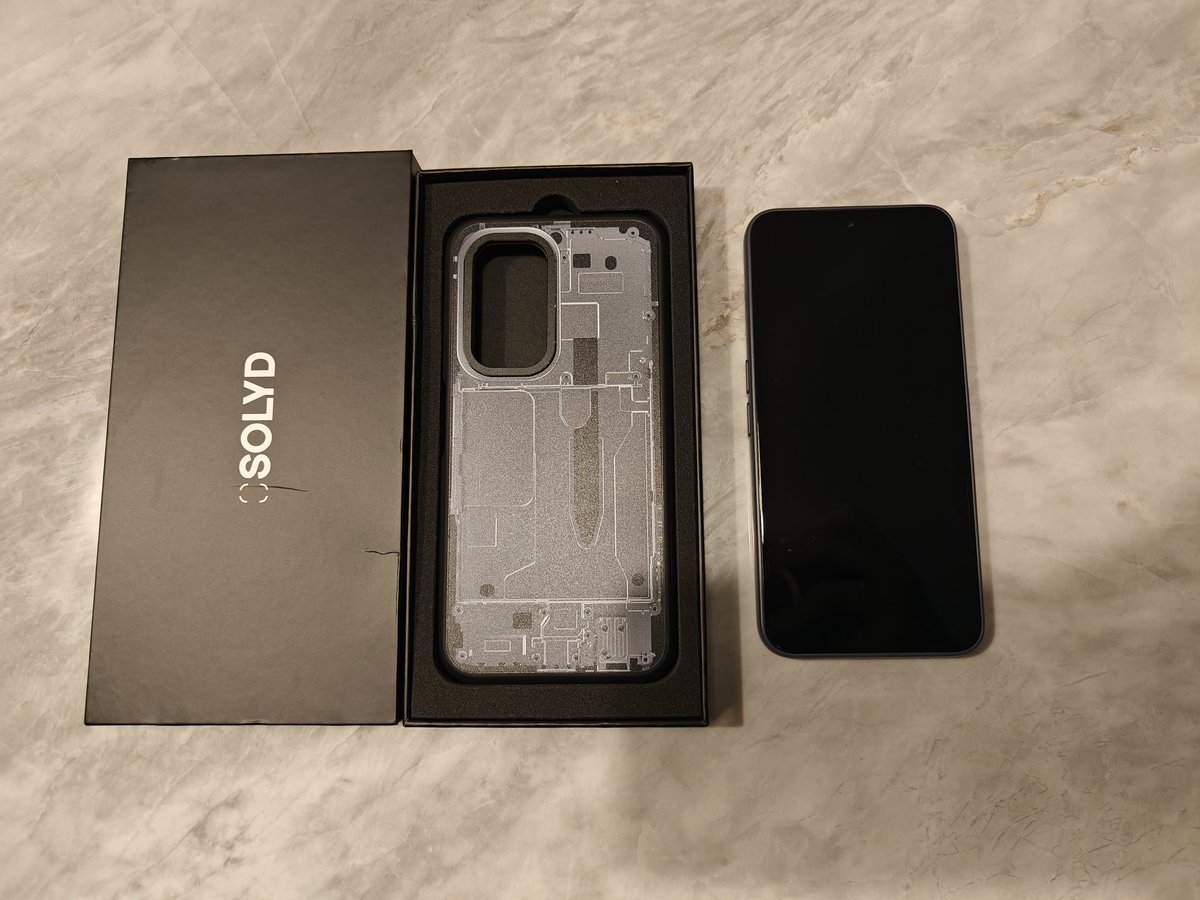 0xTheoperator's tweet photo. Finally my @solanamobile have a case from @SOLYD_STORE https://t.co/d6fH2uHV50