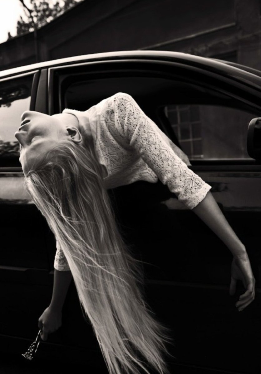 "Nunca le declaré abiertamente mi amor, pero si las miradas hablan, el más tonto habría podido advertir que me tenía trastornado el juicio." 

✒️Emily Brontë
📷Web