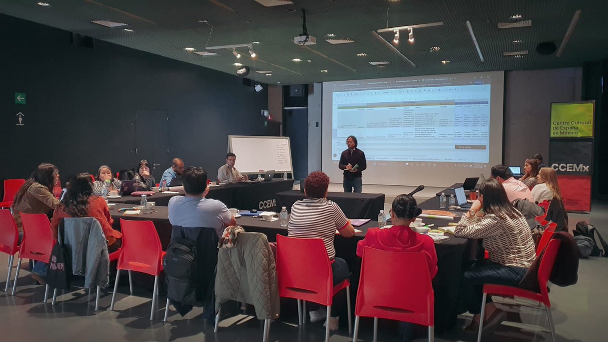 EspacioOsc's tweet photo. 🗨️ Ayer, junto con @ONUDHmexico, @CMecanismo y las org´s del #EspacioOSC, realizamos una nueva sesión de fortalecimiento a las labores del Consejo Consultivo. 

Abordamos medidas de seguridad y protección, monitoreo y acciones de documentación. 

Agradecemos el apoyo del @ccemx. https://t.co/UeuUStsnpJ