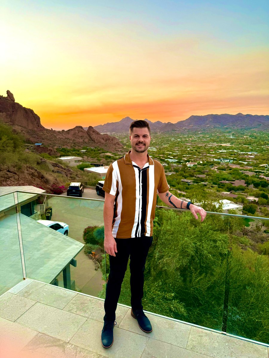 GM 

Happy Hump Day 🐪