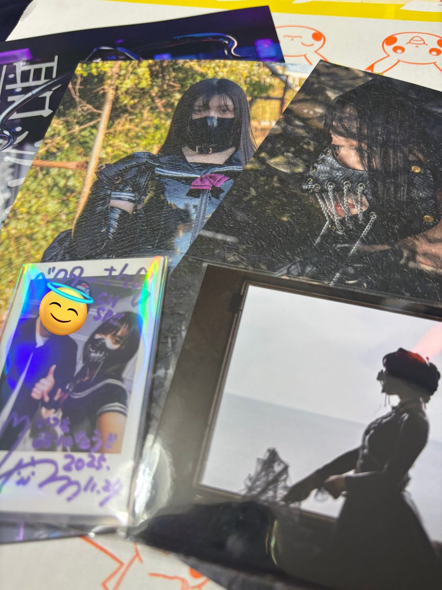 #CHSP 戦利品
かなり(<a href="/milkim_bar/">かなり@12/7グラマラスフェスD-12</a>)さん
新刊セット購入させていただきました！
時間がなくてあまり見つけられませんでしたが、今回色んなブースに作品が出てたみたいです！
写ってますがこのブロマイドのシルエットが素敵すぎました…！

ありがとうございました〜！