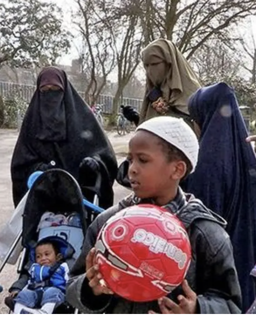 Suffragent_'s tweet image. The losers (L) vs. the winners (R) in today&apos;s budget. 🇬🇧