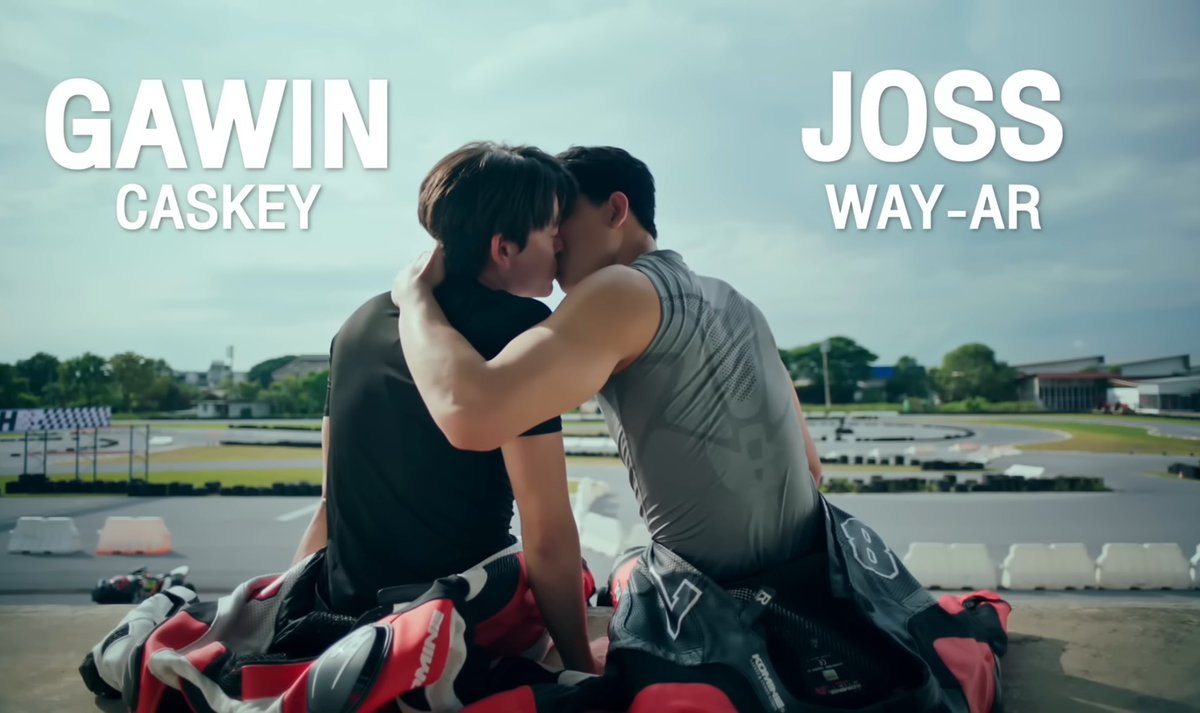 พี่ถาฟังหนูนะ เตนิว ปอนด์ภูวิน จอสกวิน เป็น combination ที่ลงตัวมาก อย่ายุบโปรเจคซีรีส์สามคู่ พี่แค่ต้องหาบทประพันธ์/นิยายใหม่ค่ะ 

นิยายชุดสนุก ๆ ที่เหมาะสมกับทั้ง 3 คู่นี้มีแน่ แค่ Pilot ยังฮือฮาขนาดนี้ ถ้าพี่หาโปรเจคงานเขียนอื่นที่ไม่มีปัญหามาให้หนูก็ว่ามันยังปังเหมือนเดิม