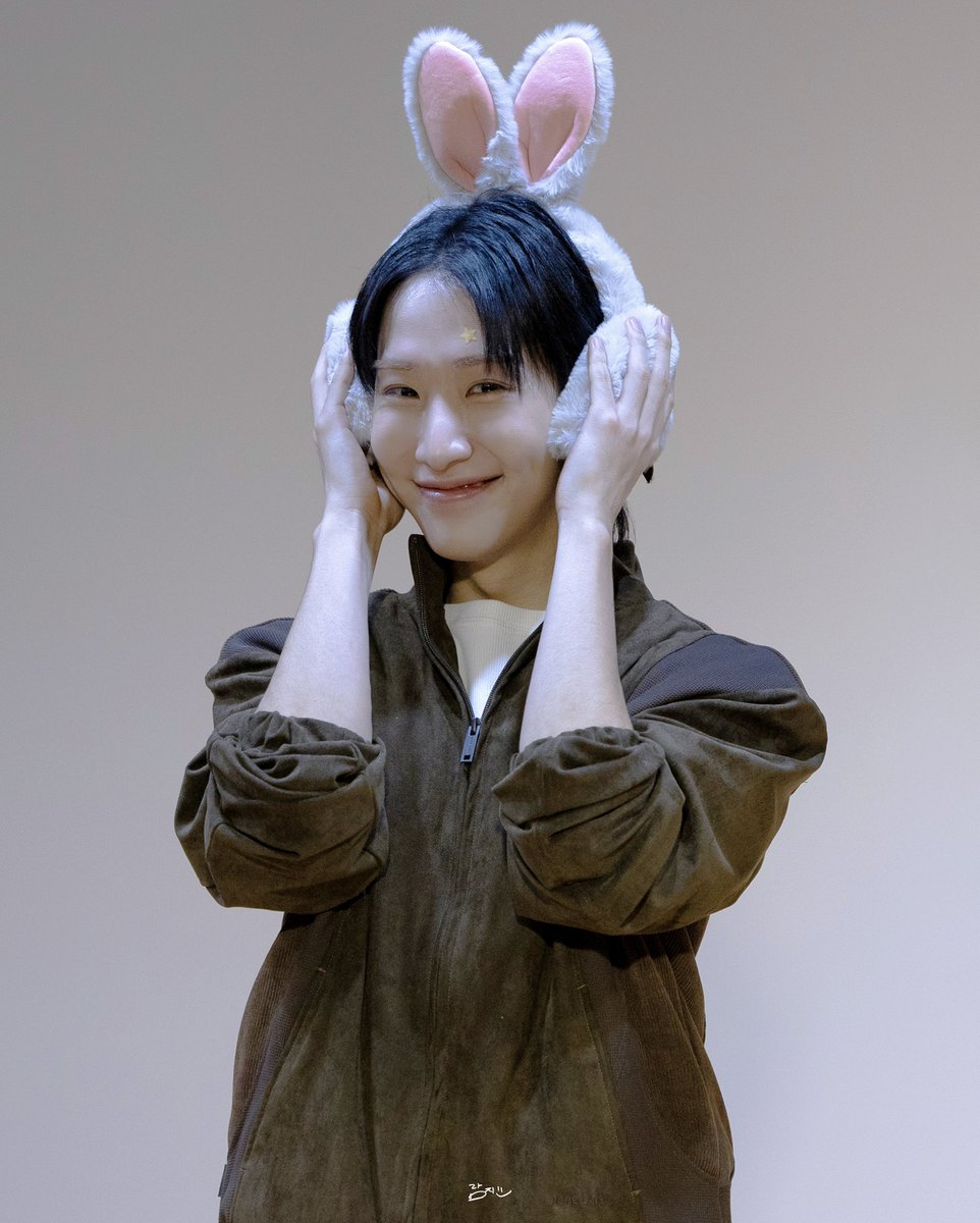 251121 대면 팬사인회 #원위 #동명 #용훈

💛🐰🦊❤️