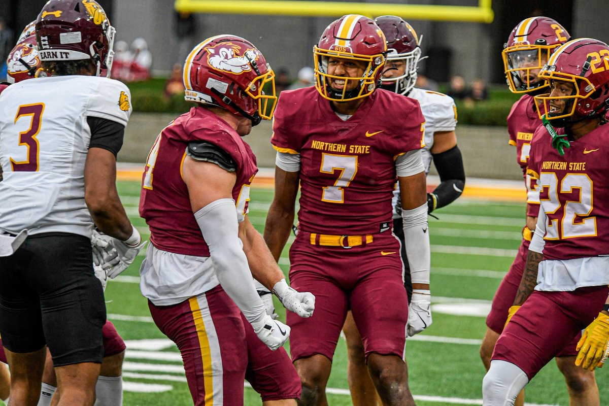 NSUWolves_FB's tweet image. ꜰᴏᴏᴛʙᴀʟʟ ɪꜱ ꜰᴜɴ

#GoWolves #OurWay