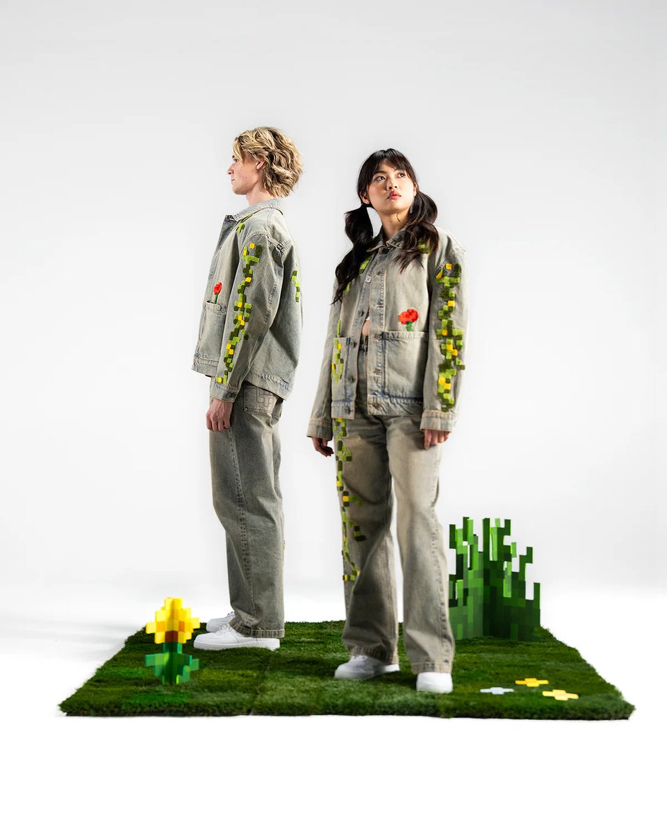 bmptrsn's tweet image. the minecraft × very cool collab might be the most tasteful video game merch i've ever seen

unironically need that iron golem denim jacket