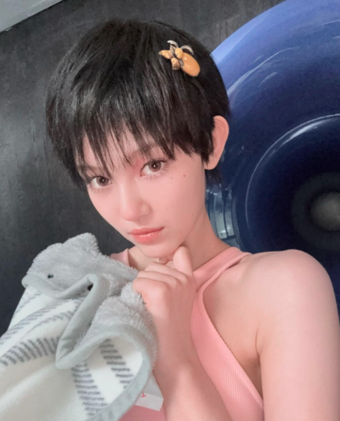 AboutMusicYT's tweet image. Danielle of NewJeans with short hair, one year ago today.