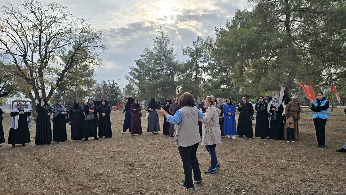 LiderKad's tweet photo. Adıyaman’da 16 Günlük Aktivizm programı kapsamında kadınlarla bir araya geldik.Dijital şiddet üzerine konuştuk, deneyimlerimizi paylaştık, Etkinlik sonrasında halat çekme, voleybolgibi keyifli aktivitelerle dayanışmayı ve enerjimizi büyüttük. 🌿✨ https://t.co/CYU7X13R4H