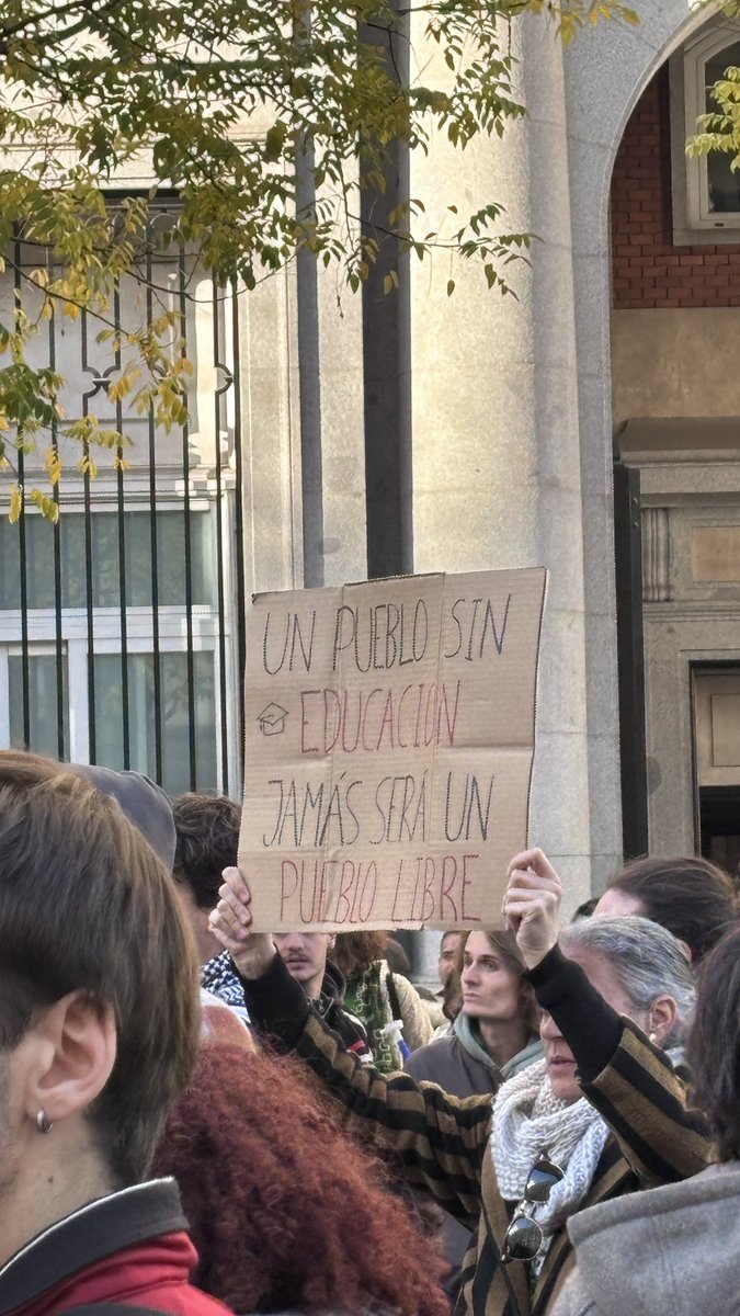 everche's tweet image. “Universidad pública y de calidad” #Huelga2627N #Salvemoslapublica @UCMporlaPublica