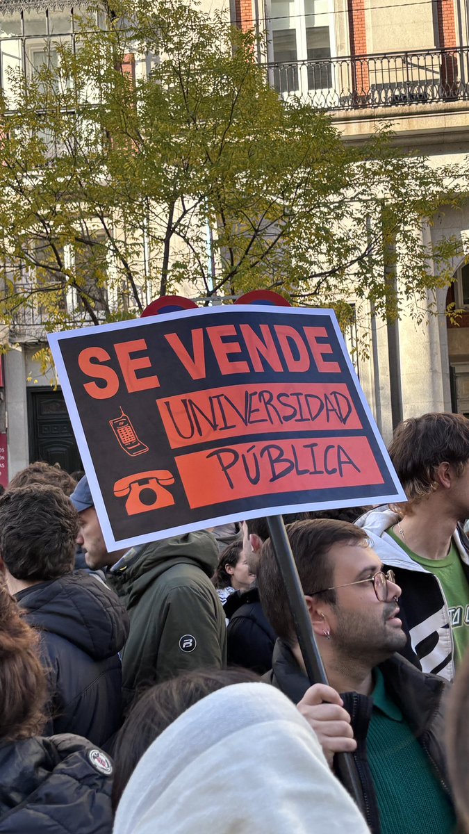 everche's tweet image. “Universidad pública y de calidad” #Huelga2627N #Salvemoslapublica @UCMporlaPublica