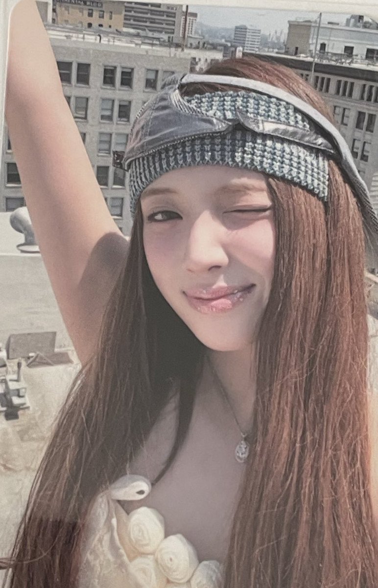 SMALL GIVEAWAY!

- 1 winner of Jiwoo Broadcast Photocard (see pic for reference)
- 1 winner of P100 cash

🍒mechanics:
> like and repost/retweet selling post below
> will draw once sold

# nmixx jiwoo bcpc giveaway lily ot6 poster signed polaroid nice to mixx you showcase amnd