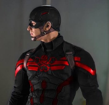 MTExplained's tweet photo. #AvengersDoomsday Theory 🚨

We Will See #ChrisEvans At The End Of The First Trailer, And He Will Pick Up A Shield. 🛡️

Everyone Will Think It Is The #CaptainAmerica Version As He Places It On His Back... But It Won't Be... 😱

Instead, It Will Be The #CaptainHydra Shield And Surprise Everyone Watching! 🤯🐍

@AvengersUpdated #MCU #MarvelLeaks