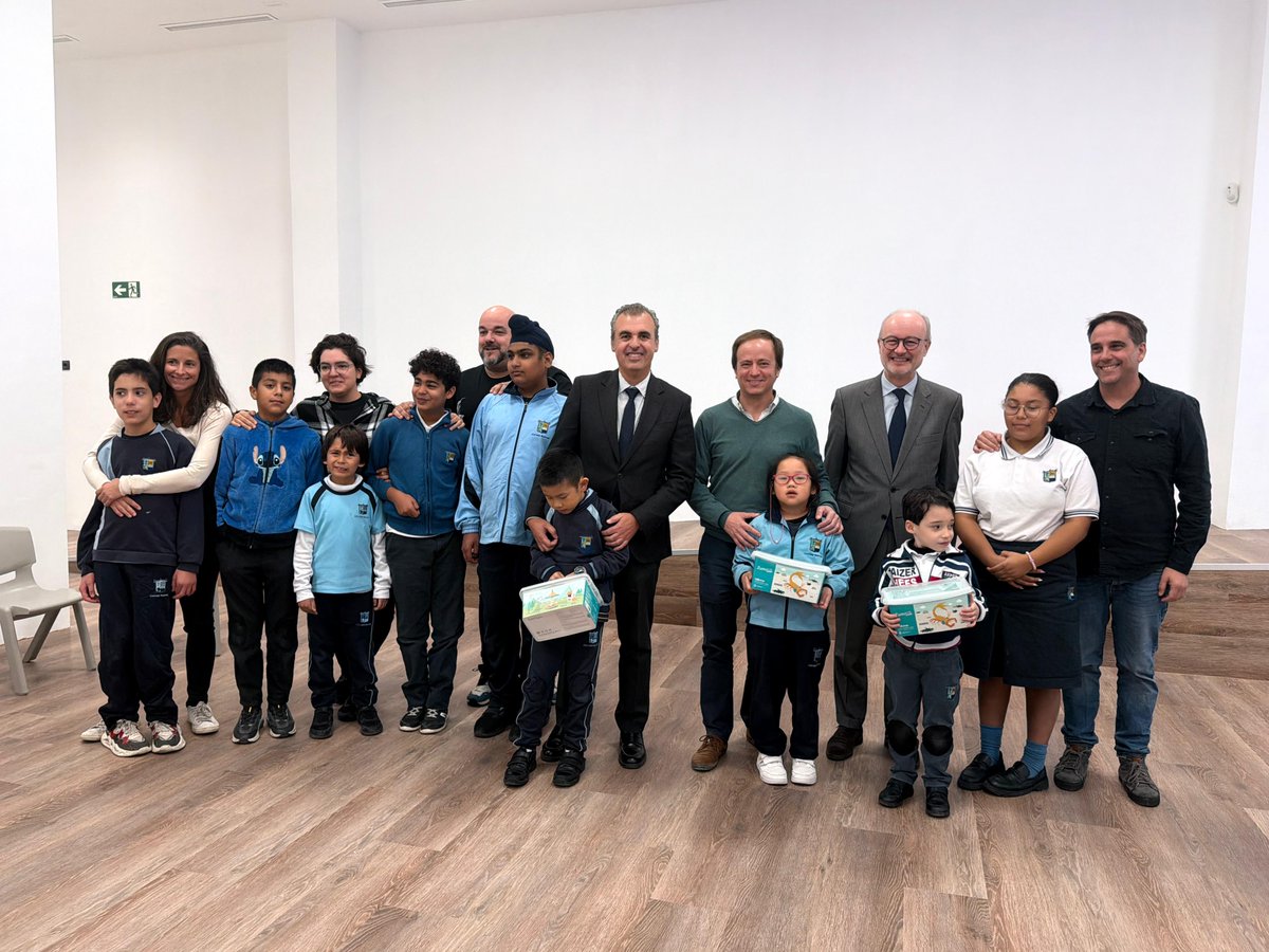 FundacionEndesa's tweet image. ¡Los kits de #robótica de esta XI de @retotech han viajado hasta Baleares! 😀
Los colegios participantes de las islas han recogido hoy sus kits, que les ayudarán a superar retos y aprender para preparar su proyecto final. ¿Cuál de ellos será el más #innovador? #STEM #Retotech