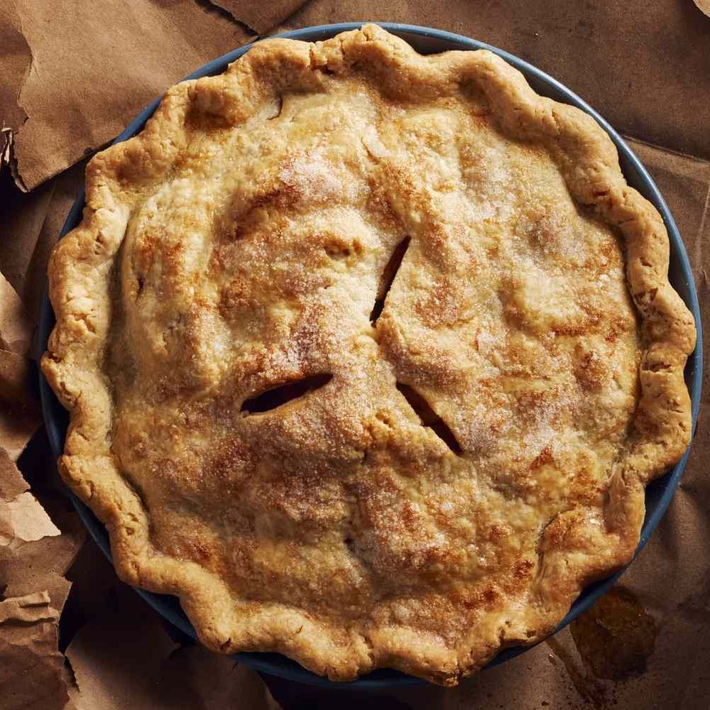 foodandwine's tweet image. Bake your apple pie in a brown bag for a perfectly cooked filling in a golden pie crust 🥧. Get this simple recipe: bit.ly/4ofbNsx