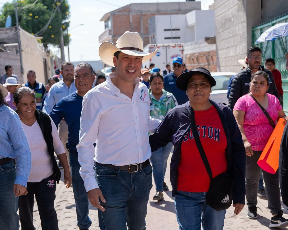 weekmx's tweet image. Rodrigo Monsalvo entrega obras por más de 14 mdp en El Paraíso y Guadalupe La Venta. @RodMonsalvoC 
👉weekmx.com/rodrigo-monsal…