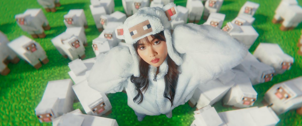 bmptrsn's tweet image. the minecraft × very cool collab might be the most tasteful video game merch i've ever seen

unironically need that iron golem denim jacket