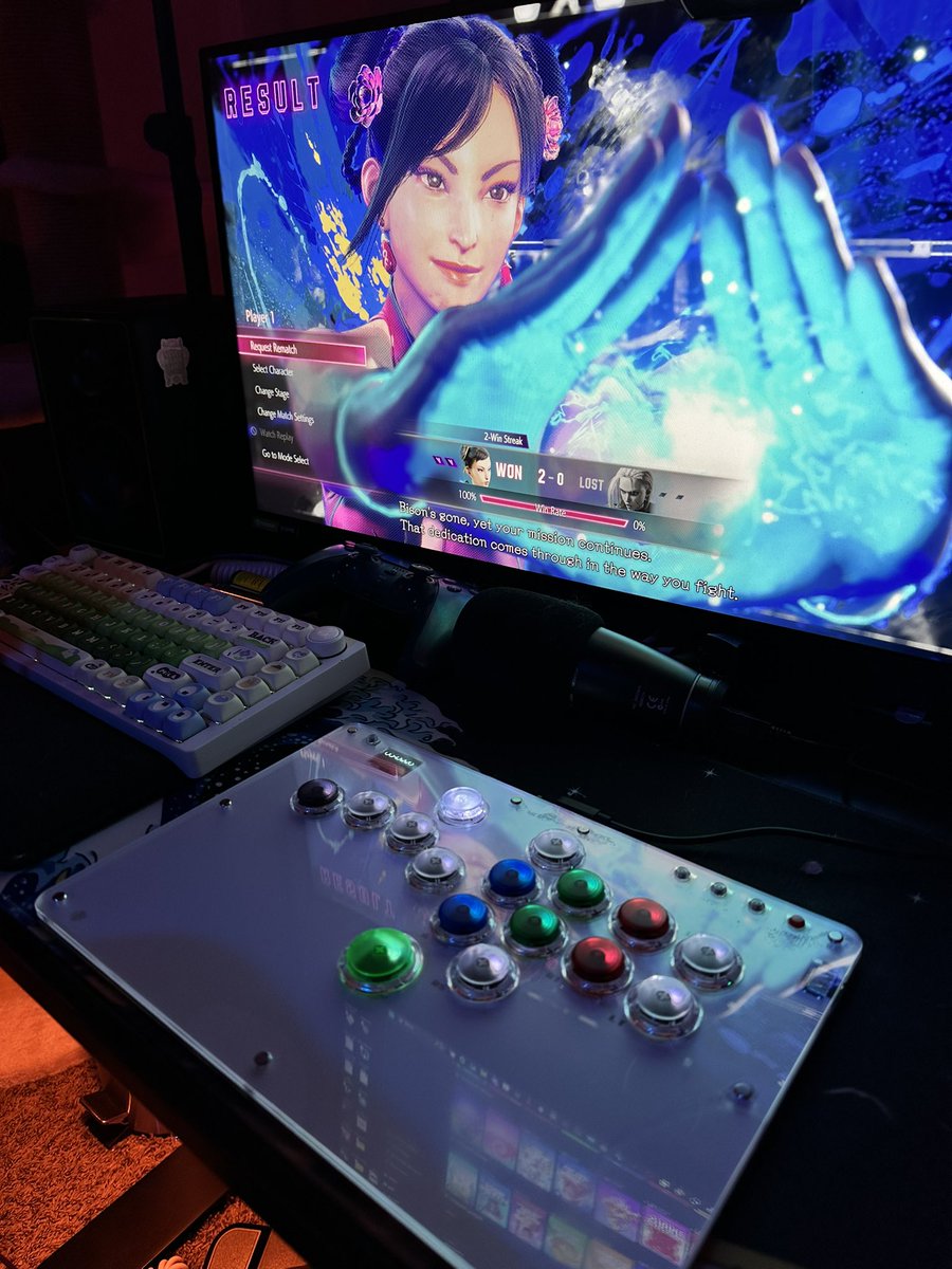 DimeTommy's tweet image. Swapped out some button caps on this leverless 🕹️🌌