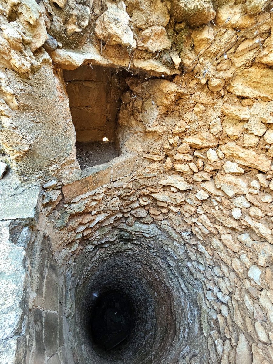 ADHSO1's tweet image. La proposta d&apos;ADHSO serà la d&apos;acompanyar-vos a explorar un patrimoni rural gens menyspreable, doncs el que amaguen aquestes construccions de pedra seca, tan aprop de casa, són lliçons d&apos;història, de coneixement del medi, d&apos;aprofitament de recursos, de saviesa centenària.