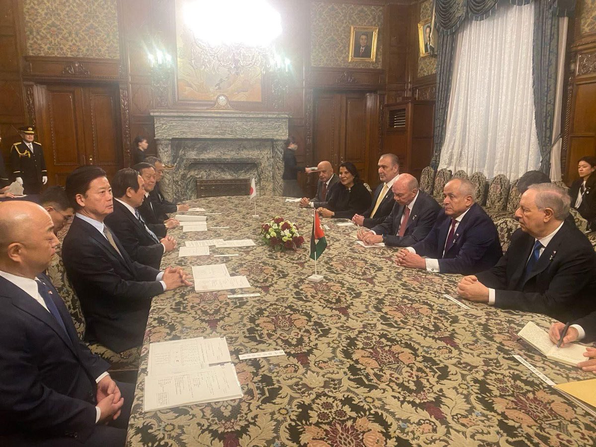 الفايز من طوكيو: نرحب بوقف إطلاق النار في غزة وندعو لإلزام إسرائيل بتنفيذ الإتفاق وتعزيز الشراكة الأردنية اليابانية

طوكيو – قال رئيس مجلس الأعيان فيصل الفايز، إننا في الوقت الذي نرفض فيه استمرار سياسات دولة الاحتلال الإسرائيلي العدوانية والتوسعية، فأننا نرحب بتوقيع إتفاق وقف