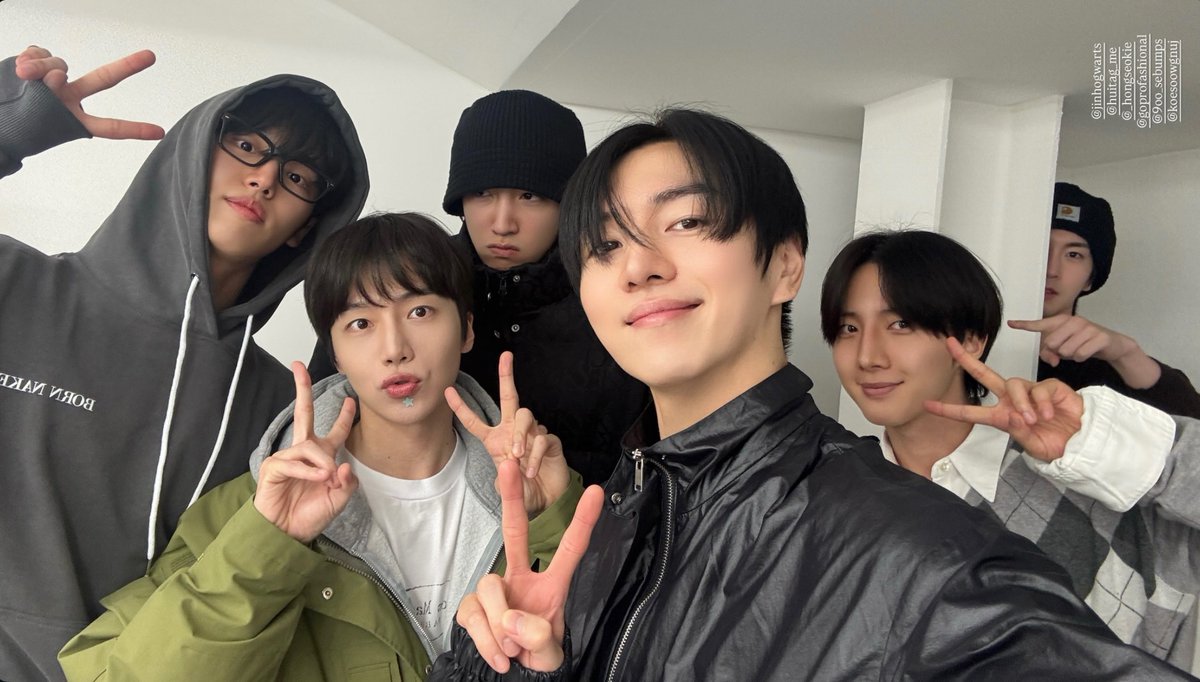 adoringyeo's tweet photo. kino posted a group photo and tagged everyone + CHANGGU 🥰
can’t wait for our pentagon group live 💙 https://t.co/Uj0VKBtI8h