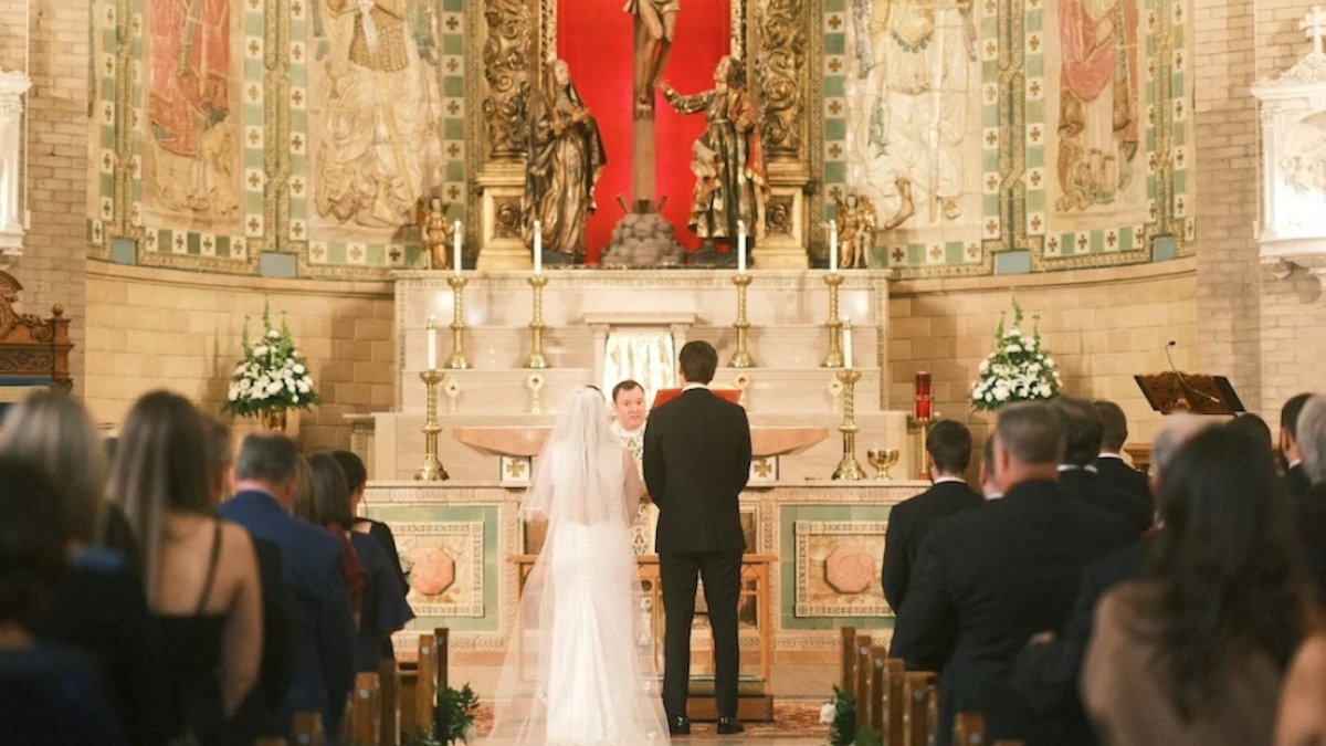 Matrimonio, promessa di infinito. La Nota del Dicastero per la Dottrina della Fede “Una caro. Elogio della monogamia” propone ai giovani che l’amore vero è ancora possibile (da Vatican News) clonline.org/it/attualita/a…
📷 Unsplash/Taylor Heery