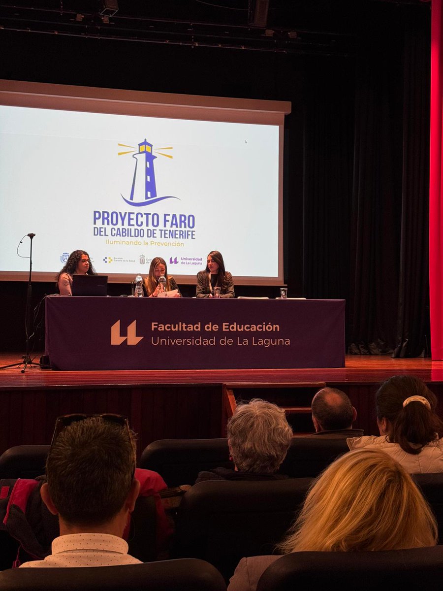 fg_ull's tweet image. 📍 FARO estuvo presente en las I Jornadas Tecnoedu, un encuentro centrado en la innovación real de las aulas.

📱 El equipo de esta iniciativa participó en la muestra de proyectos de innovación de la #ULL, para hablar de la prevención de la adicción digital en la etapa escolar.