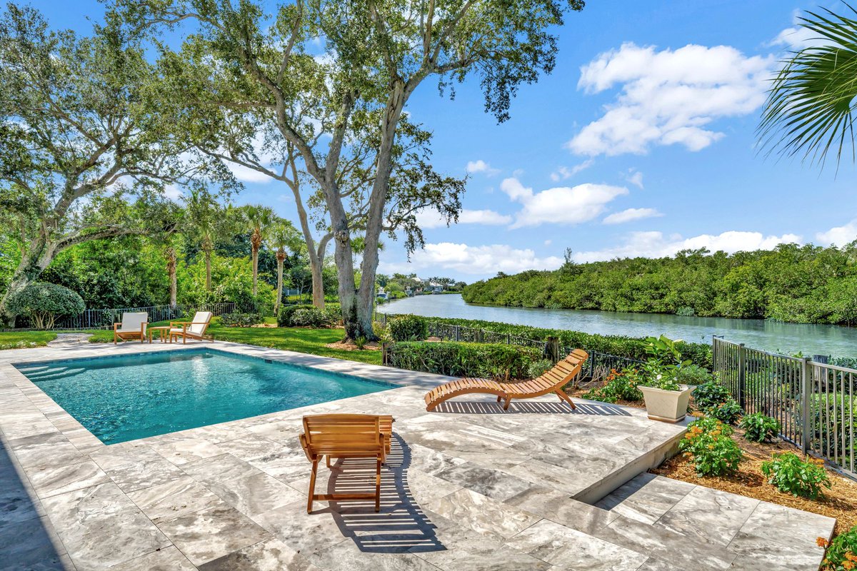 🌊 Private Peninsula Living in The Estuary 🌊

🗝️Dale Sorensen Real Estate | $4,500,000 USD | LuxuryRealEstate.com/4678085