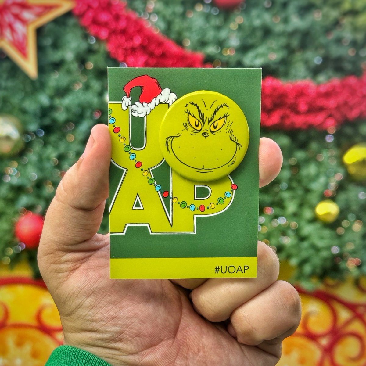 TuckBeck's tweet image. You’re a mean one, Mr. Grinch. You really are a heel! However, I love your exclusive UOAP Button, that just released at @UniversalORL this year! 🎄💚🎄
.
#UOAPButton #UniversalStudios
#UniversalStudiosBlogger #UOAP
#Grinchmas #TheGrinch 💚