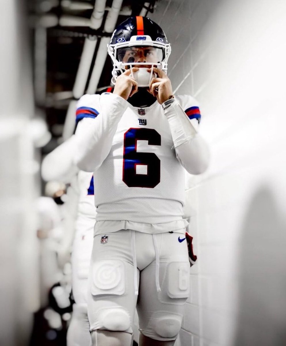 pylon_the's tweet photo. New episode of The Pylon Cam!

- Which QBs are better than Bryce Young?
- Floor, Middle, Ceiling player comps for the 2024-2025 1st round QBs
- Playoff Predictions

Apple ➡️ https://t.co/4qpI1tZSPi
Spotify➡️ https://t.co/DAD5DXW32P https://t.co/eTgPqbDows