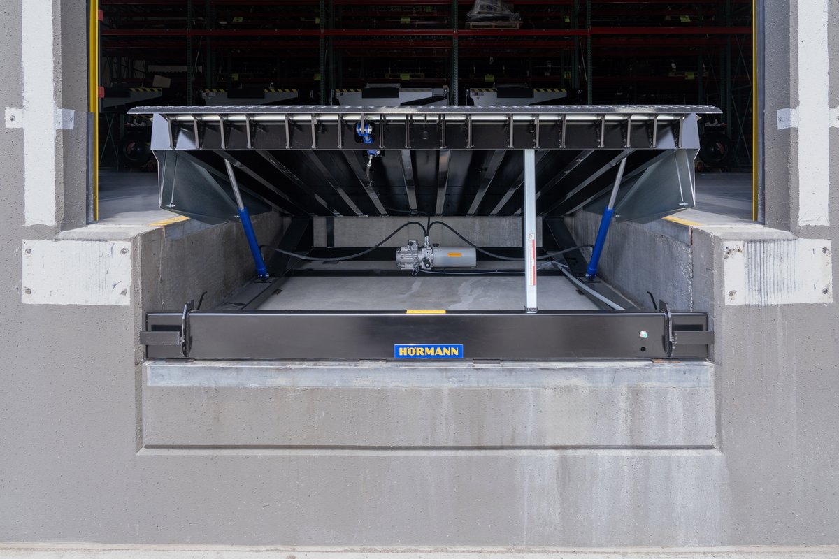 Hormann_na's tweet image. Why are Hörmann dock levelers the smart choice for high-volume operations? 💪
✅Engineered tough and built to last
✅Smart safety design
✅Premium performance
Your dock works hard. Shouldn&apos;t your leveler work just as hard?
#DockEquipment #WarehouseEfficiency #MaterialHandling