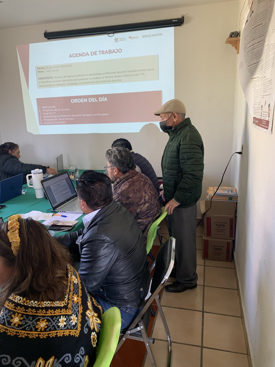 SUPPEDROGMEZ1's tweet photo. Tercera sesión de CTE, con directores escolares.
Gracias a mis compañeros por su gran profesionalismo para el trabajo en comunidades de aprendizaje. https://t.co/iUicA6OLDw